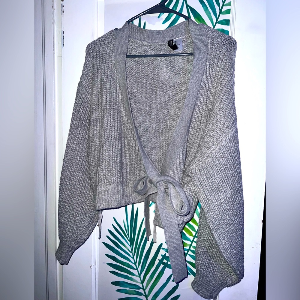 H&M Divided Gray Short Wrap Sweater Women’s M